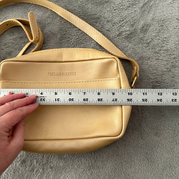 Portland Leather Champagne Camera Large Crossbody Bag - Picture 3 of 6